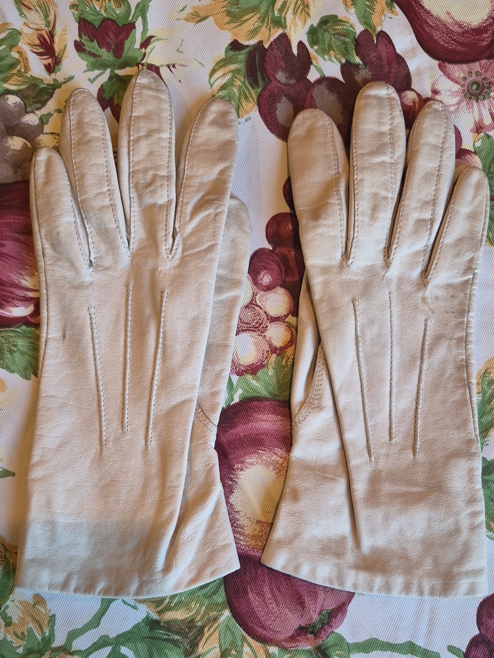 Classic Beige Leather Gloves sz 6
